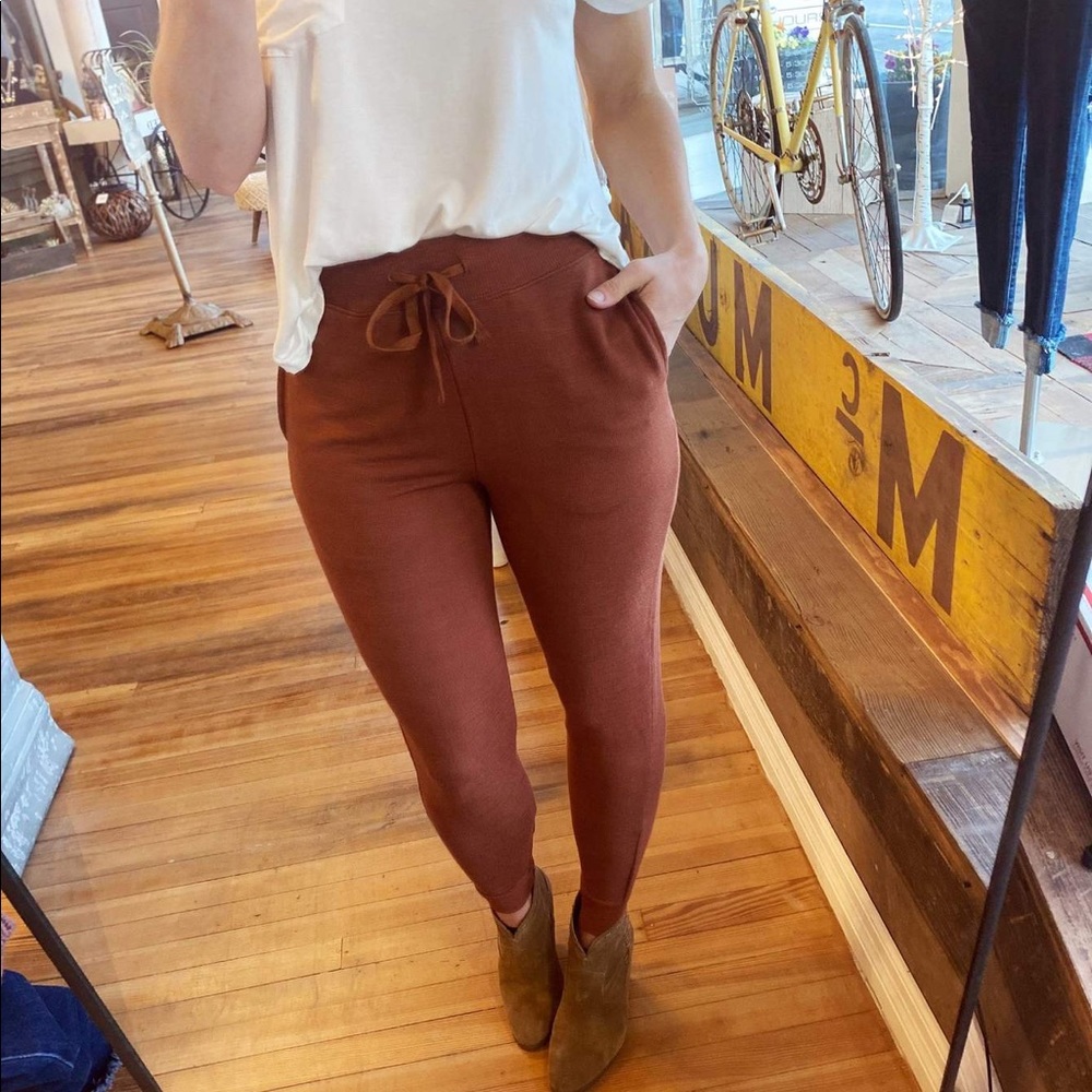 ULTRA COMFORTABLE JOGGERS-HAZELNUT - Picture 4 of 10